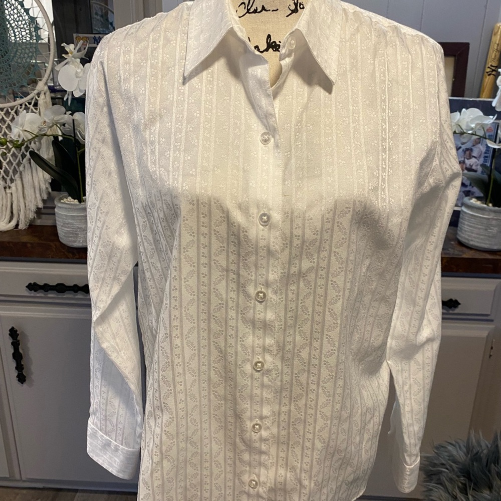 Elegant White Textured Blouse